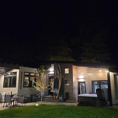 Luxe Lake Cabin Hot Tub Grill Firepit Ev Charger Onalaska Екстериор снимка