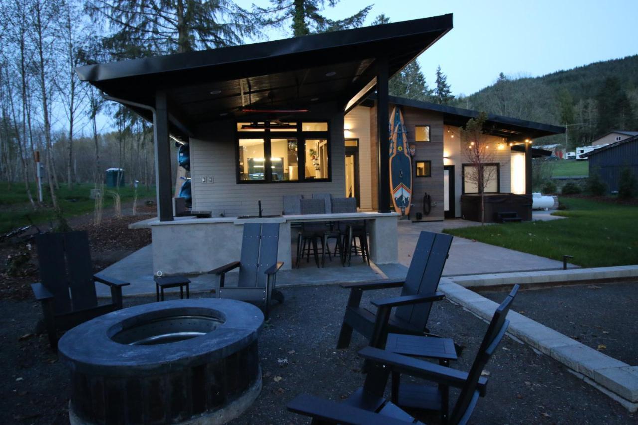 Luxe Lake Cabin Hot Tub Grill Firepit Ev Charger Onalaska Екстериор снимка