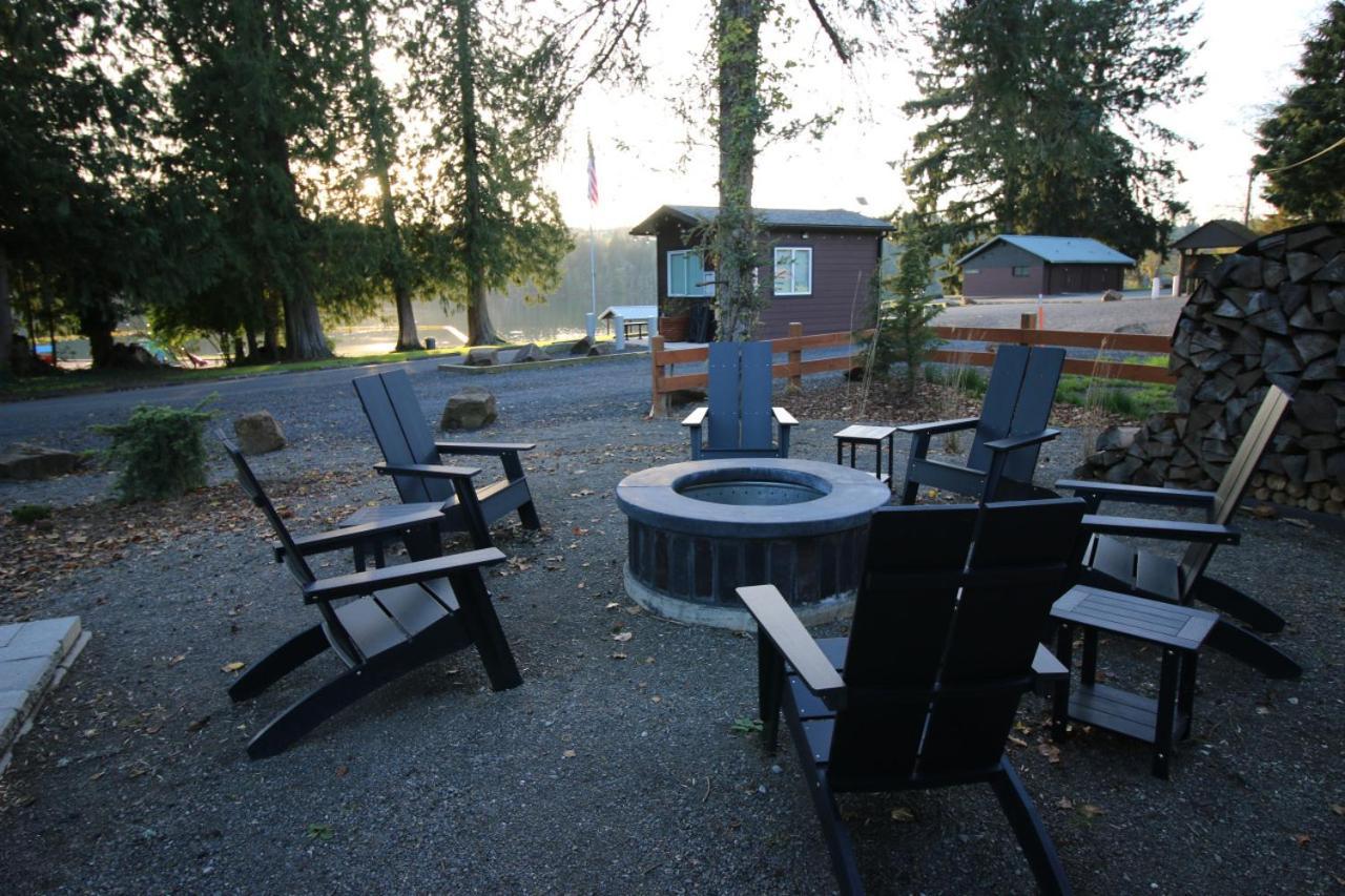 Luxe Lake Cabin Hot Tub Grill Firepit Ev Charger Onalaska Екстериор снимка